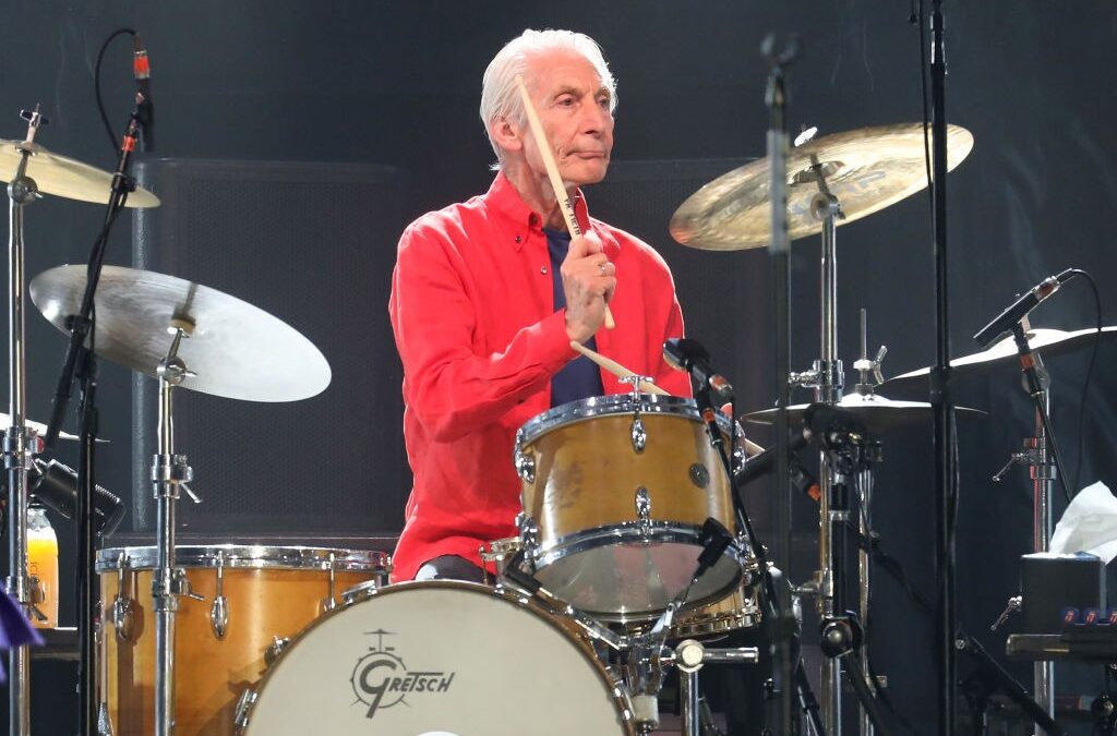 Rolling Stones, il batterista Charlie Watts non potrà andare in tour con la band