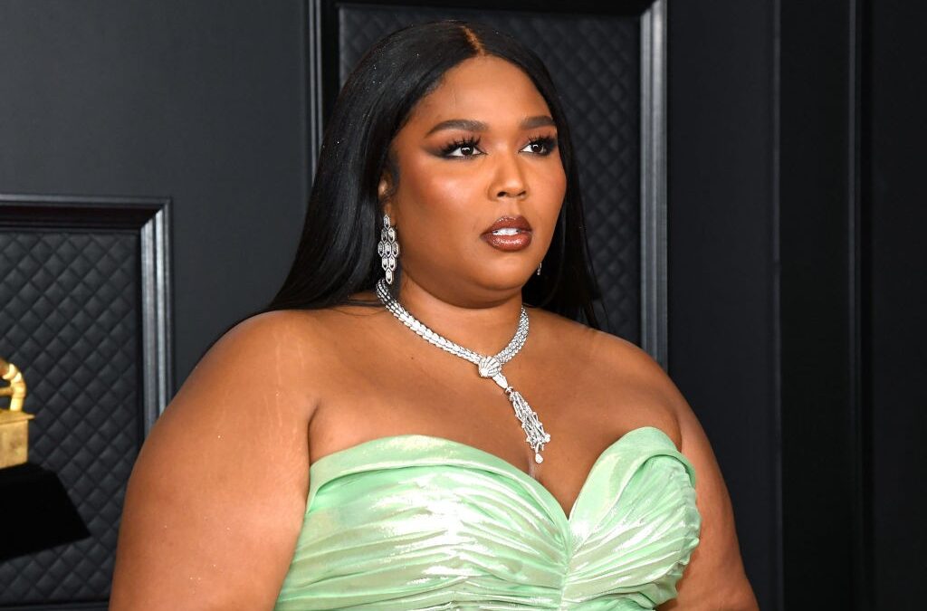 Lizzo in lacrime per le offese ricevute dopo il video di “Rumors”: un’altra occasione per farci riflettere