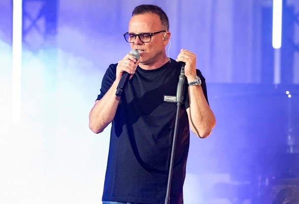 Gigi D’Alessio stasera in concerto al Teatro Antico di Taormina con il tour Mani e Voce (scaletta)