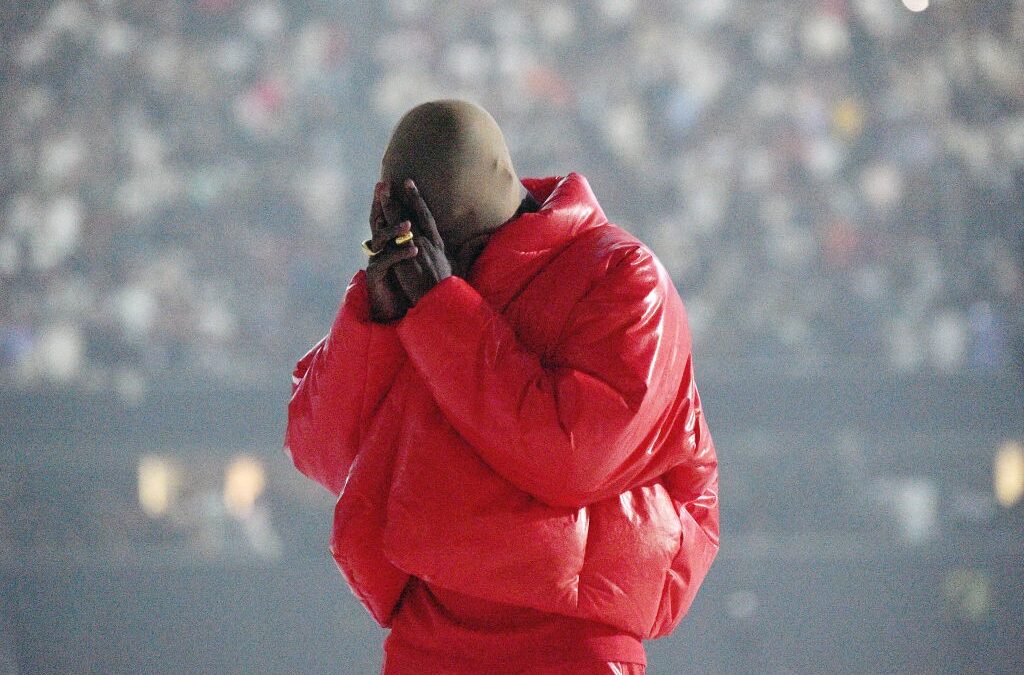 Kanye West contro l’etichetta discografica “Donda pubblicato senza la mia approvazione”