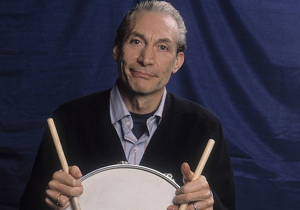 Charlie Watts, addio al batterista leggenda dei Rolling Stones: le origini, il patrimonio e l’amore per la moglie Shirley Ann Shepherd