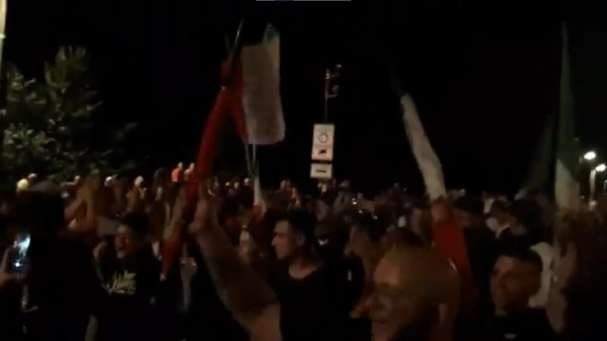 Aggredita a una manifestazione No Green Pass una giornalista di Rai News 24