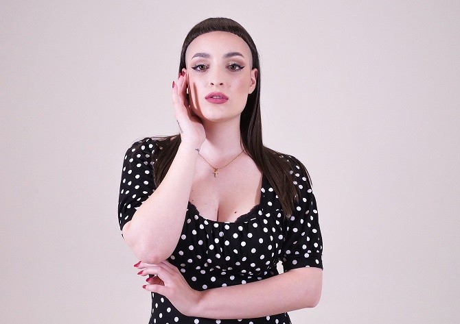 Marta Festa, Estate italiana è il nuovo singolo: intervista alla cantautrice