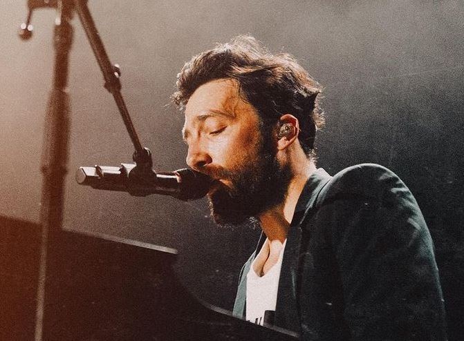 Maurizio Carucci molla la musica? Il leader degli Ex-Otago annuncia, smentisce e parla di un nuovo inizio