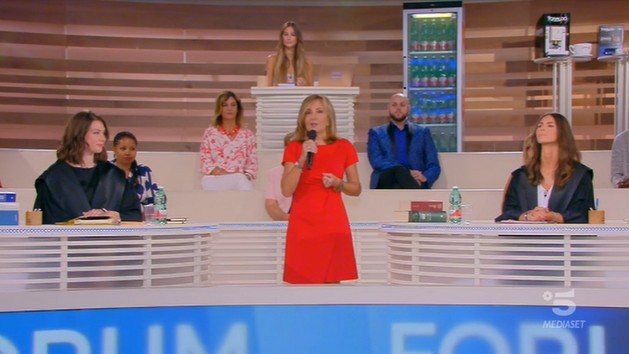 Forum: il tribunale più pop della tv riparte dalle aspiranti influencer… e cita Chiara Ferragni
