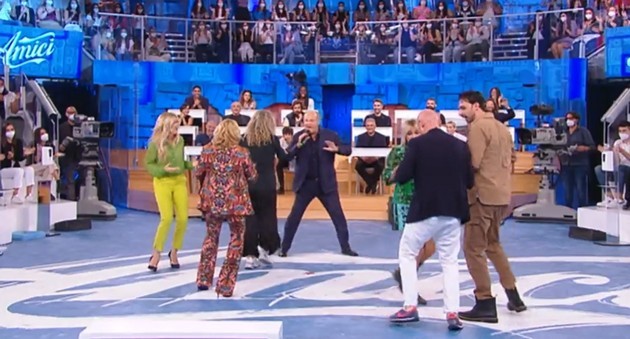 Amici 21: la grande festa della domenica non è un déjà vu