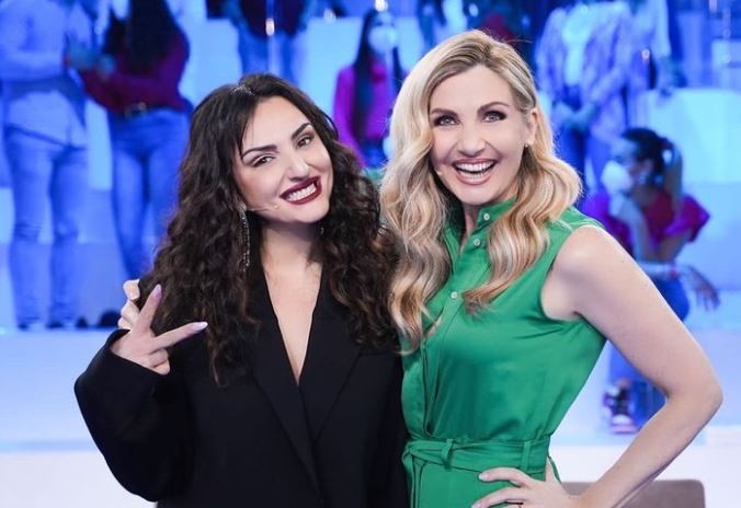 Arisa non sarà insegnante ad Amici 2021: il messaggio e gli auguri della cantante su Instagram