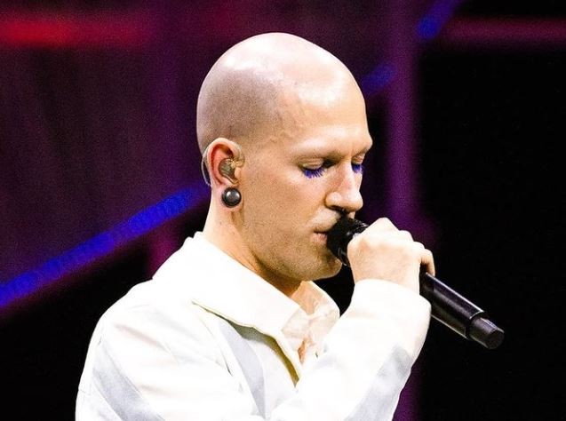 X Factor 2021, Erio conquista tutti con la cover di “Can’t help falling in love (video)