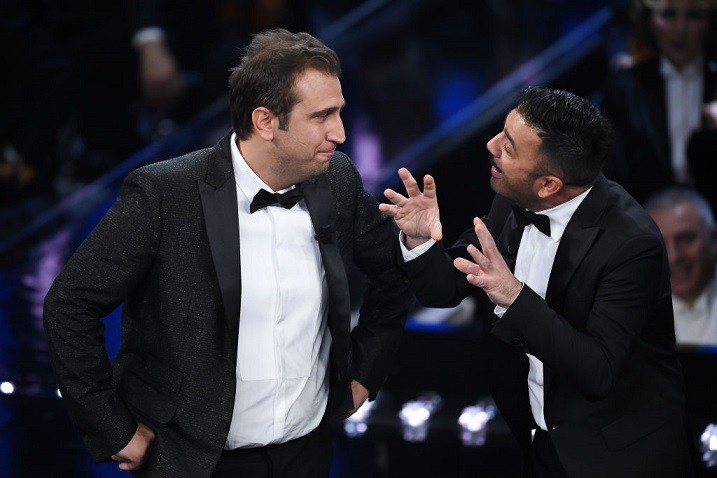 Seat Music Awards 2021, Pio e Amedeo e la frecciatina a Fedez in diretta: il rapper risponde