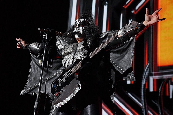 Kiss, tour rimandato: Paul Stanley e Gene Simmons positivi al Covid-19
