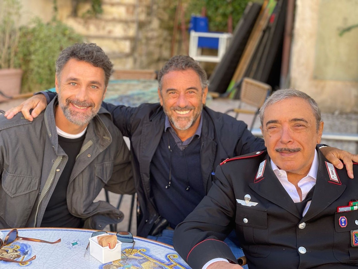 Don Matteo 13, Raoul Bova sul set (e quella voce su come uscirà di scena Terence Hill…)