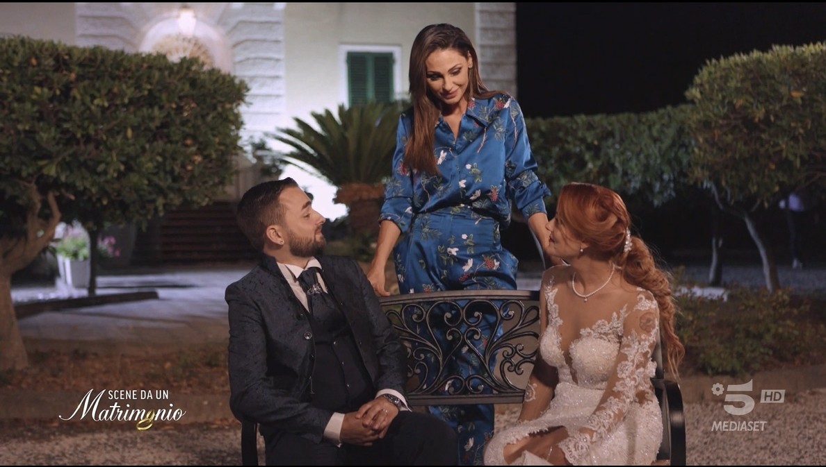 Scene da un matrimonio, storie di famiglia in rosa confetto