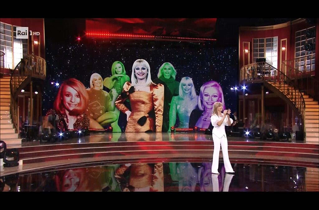 Ballando con le Stelle, Milly Carlucci: “Presto dirò ‘Buonasera dal teatro Raffaella Carrà'”