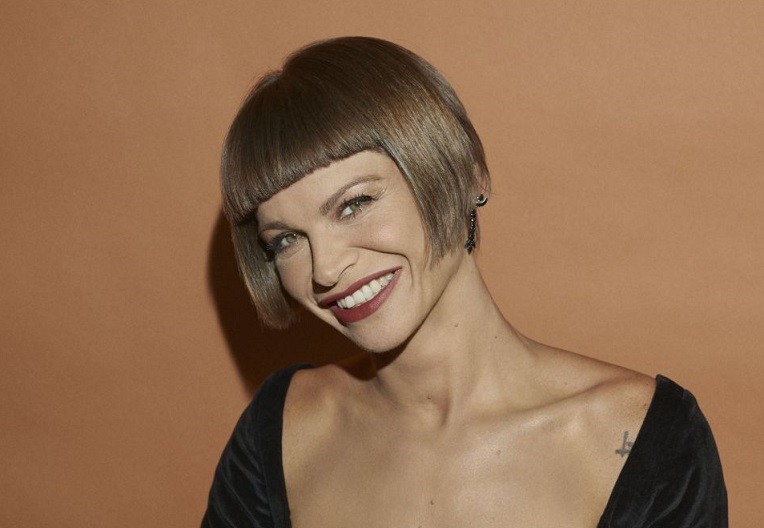 Alessandra Amoroso, Tutto accade: ascolta l’album (vinile, Instore tour, autori e tutte le notizie sul disco)
