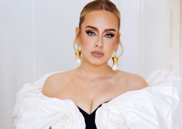 Easy On Me, Adele: il singolo numero 1 in America, Italia e Uk (testo, traduzione e video)