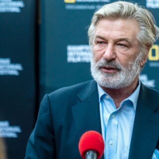 Alec Baldwin uccide accidentalmente una donna sul set di un western (2)