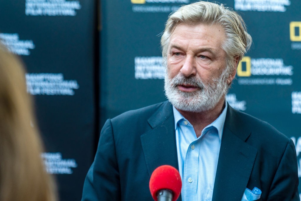 Alec Baldwin uccide accidentalmente una donna sul set del western “Rust” (aggiornato)