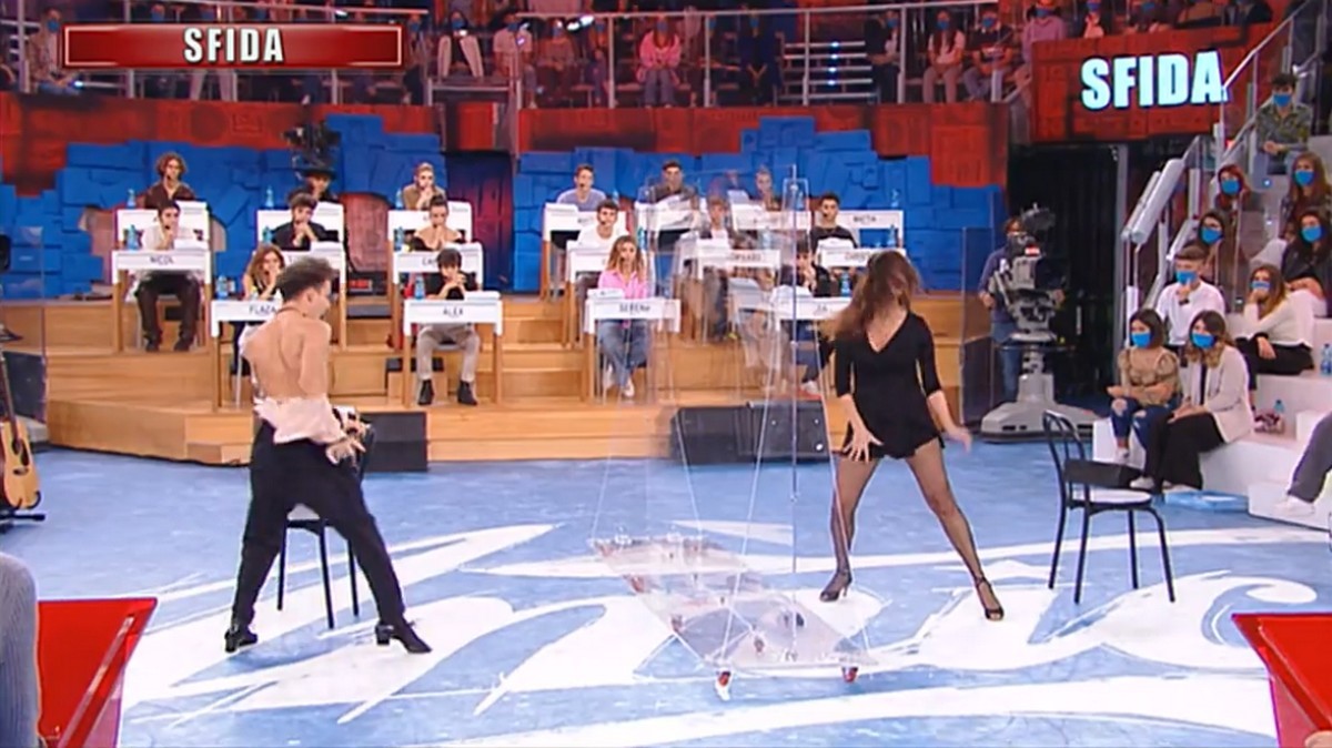 Amici 21, Malafemmena censurata? La replica: “Polemica assurda”