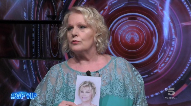 Grande Fratello Vip 6, Katia Ricciarelli contro Carmen Russo: “Vieni giù dal podio” (video)