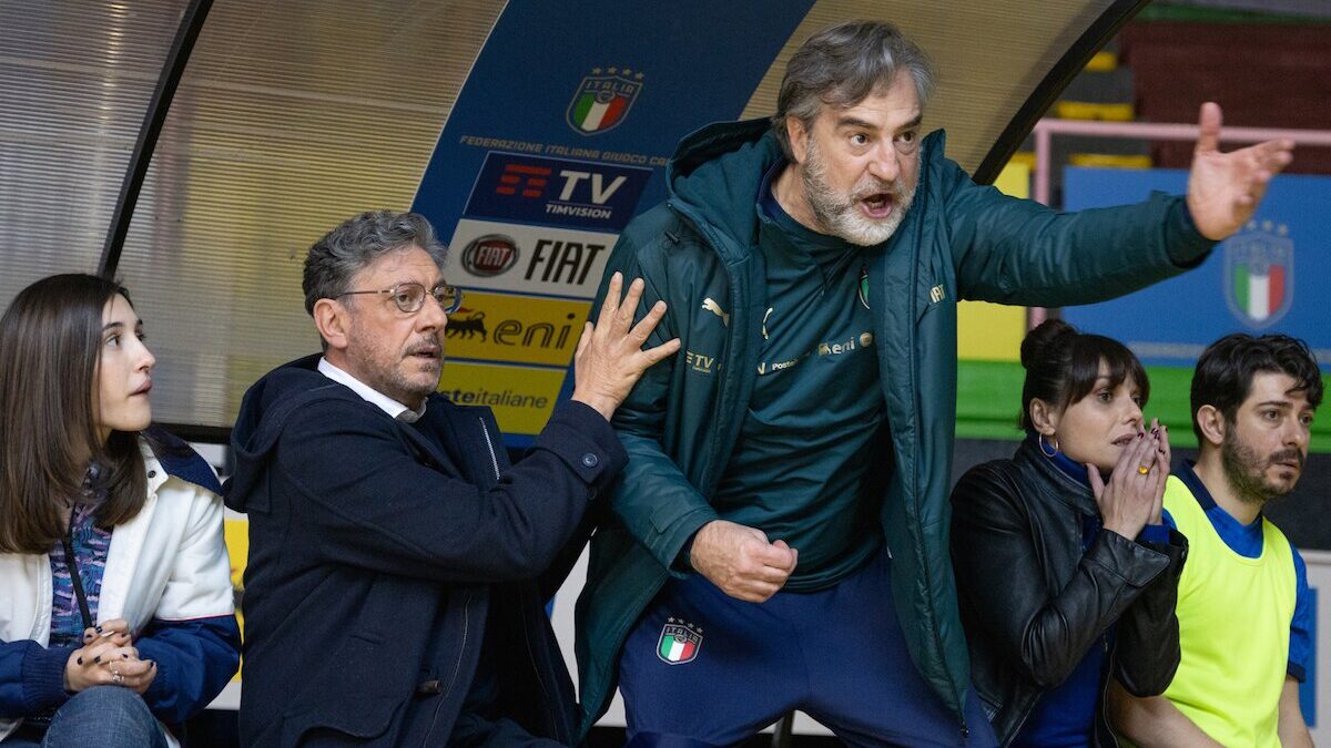 Ascolti tv lunedì 1 novembre 2021: Crazy for football, GF Vip, Report