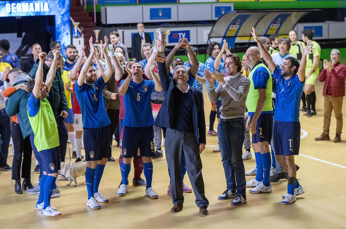 Crazy for football: trama, cast e trailer della fiction di Raiuno tratta da una storia realmente accaduta