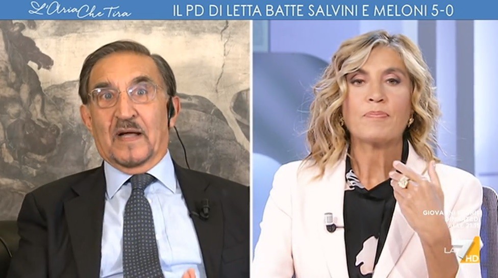 L’Aria che tira, La Russa contro Merlino: “Noi non siamo venuti a suonare la chitarra come Gualtieri”