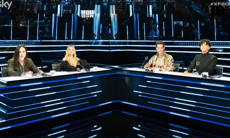 X Factor 2021 (ri)parte con una puntata “opening show”. E Ludovico Tersigni prende le misure per cucirsi l’abito più adatto