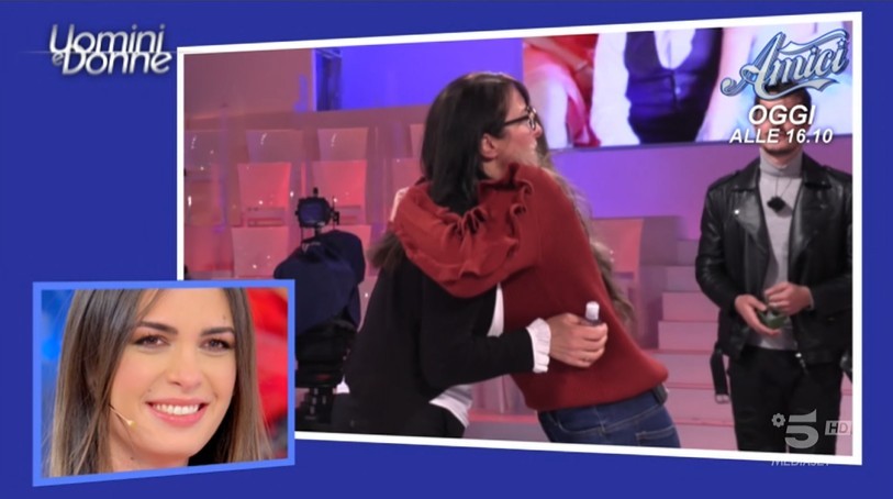 Uomini e Donne, la mamma di Andrea Nicole: “Sei la persona più coraggiosa che io conosca” (video)