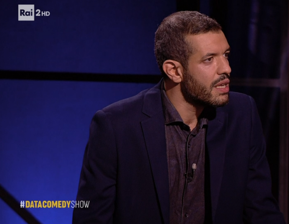 Data Comedy Show: con il pretesto dei sondaggi si ride con gli stand up comedian nella notte di Rai2