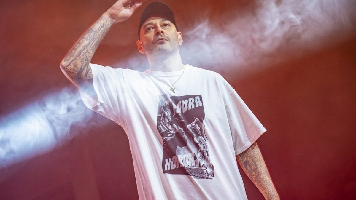 Stavo pensando a te, Fabri Fibra: testo e significato della canzone