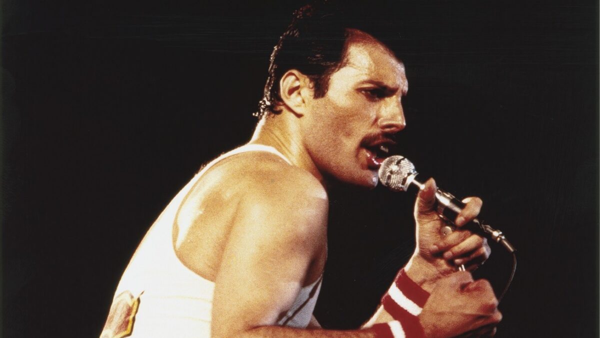 We will rock you, Queen: ascolta la canzone (traduzione e significato)