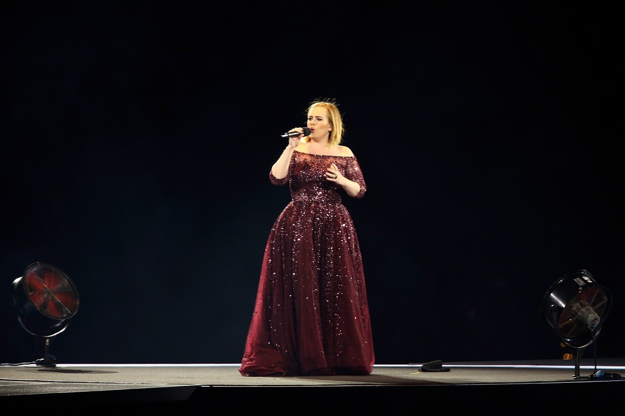 Turning tables, Adele: traduzione, testo e significato (video live)