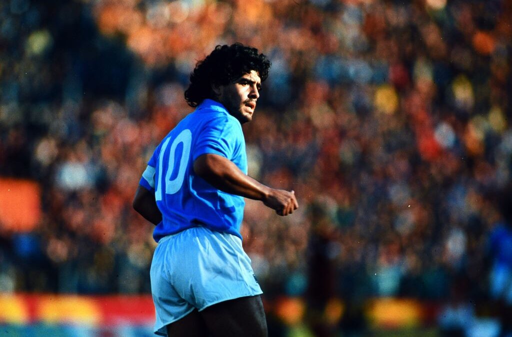 Maradona, un anno senza Diego: gli speciali tv, dalla serie Amazon ai doc