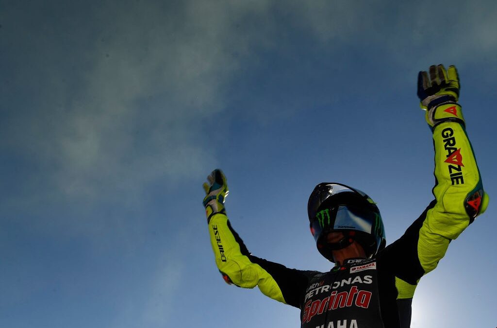 L’ultima gara di Valentino Rossi: gli speciali in tv per celebrare il Dottore