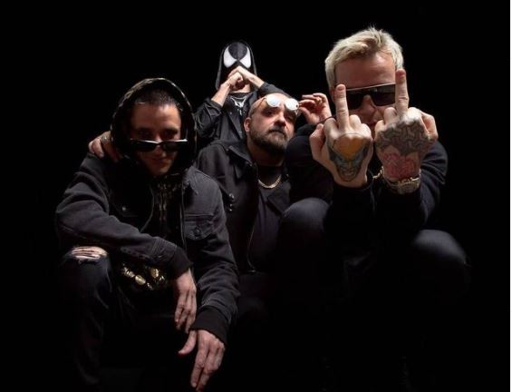 Fantasma, Linea 77: testo e audio della canzone