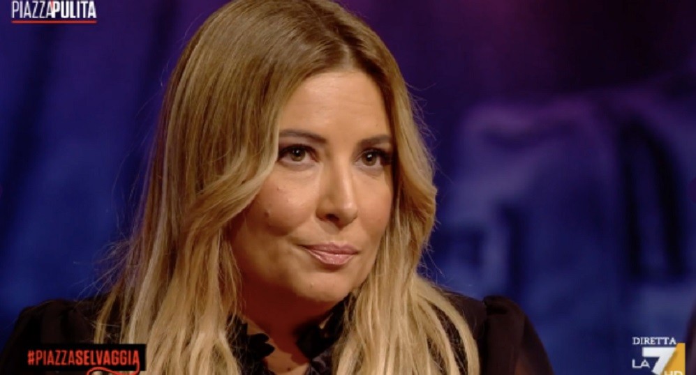Selvaggia Lucarelli: “Frase di Signorini pericolosa. Discussione sull’aborto riguarda le donne”