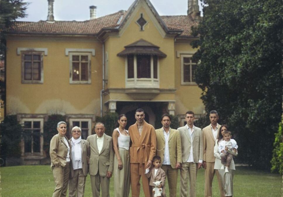 Noi, Loro, Gli Altri, Marracash: ascolta il nuovo album in streaming (cover e tracklist)