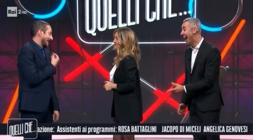 Quelli che… registra ancora. E stavolta lo sciopero non c’entra. Dubbi dei conduttori sul futuro dello show (Video)