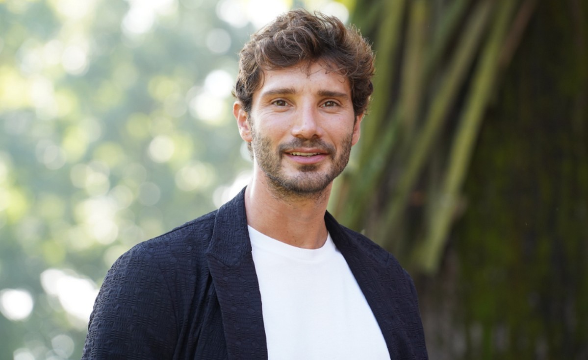 Bar Stella, Stefano De Martino nella sua comfort zone. Herbert Ballerina è il suo Nino Frassica
