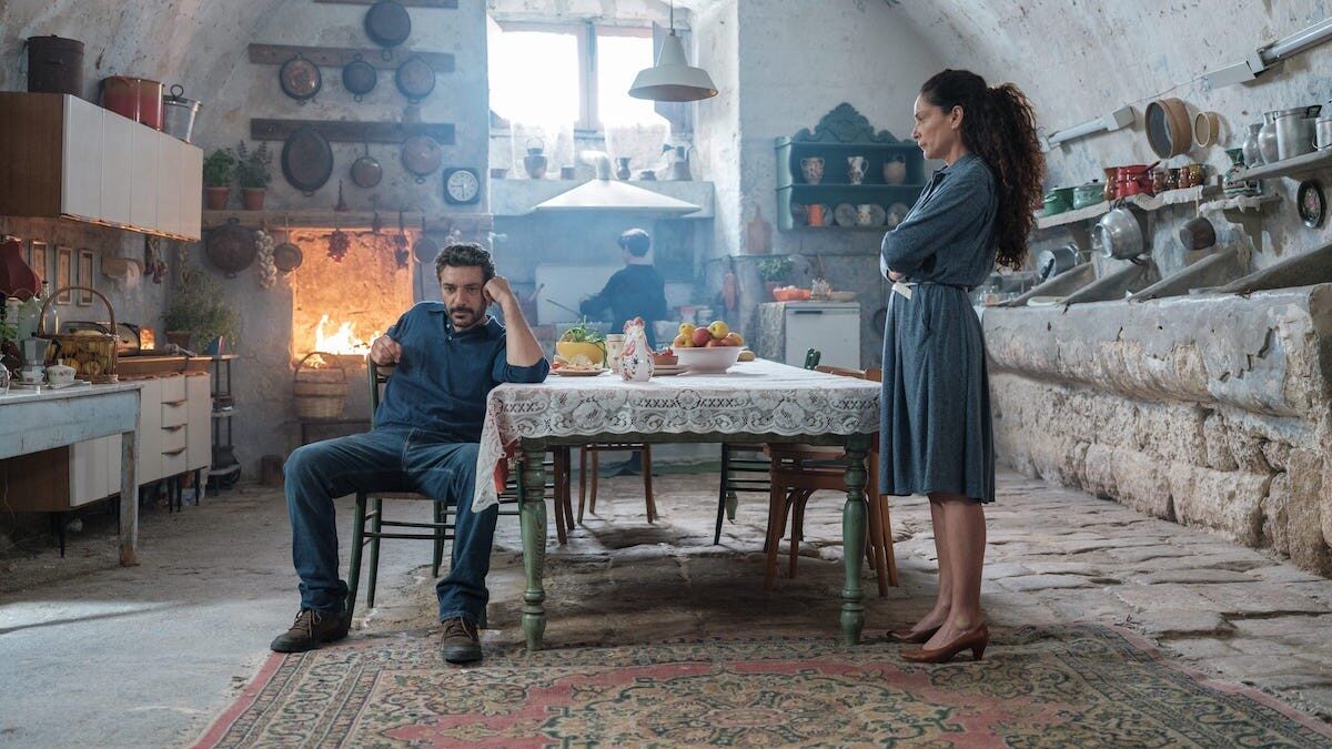 Storia di una famiglia perbene su Canale 5: cast, location e trama ultima puntata