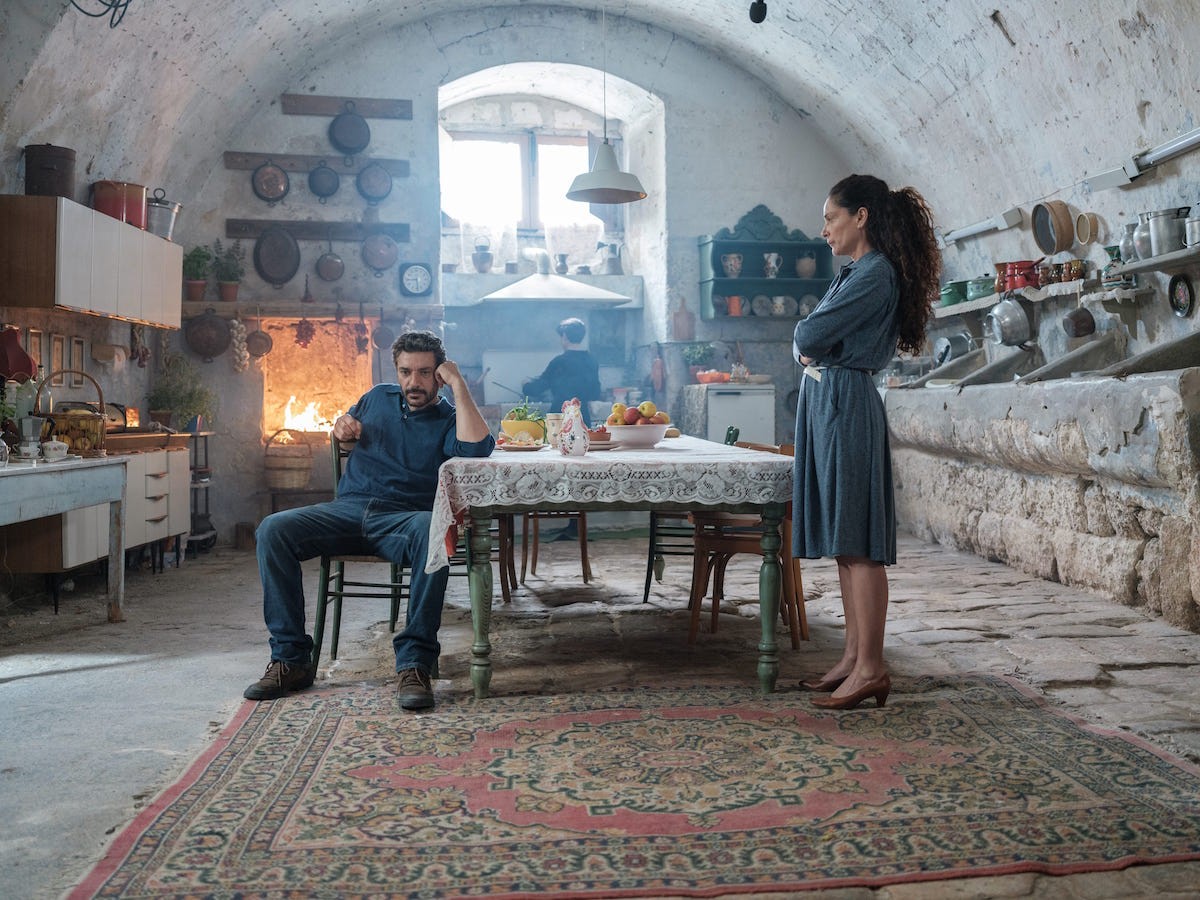 Storia di una famiglia perbene su Canale 5: cast, location e trama ultima puntata