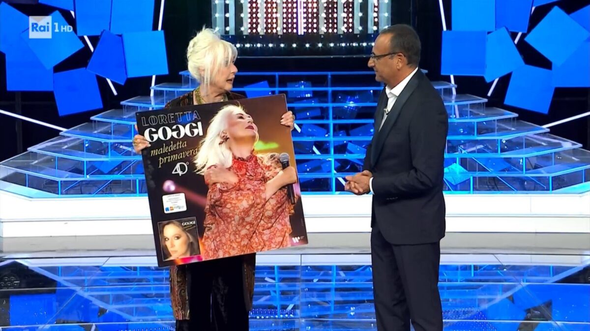 Tale e quale show, Loretta Goggi premiata con il disco di platino per Maledetta primavera. Ad imitarla eccezionalmente Serena Autieri