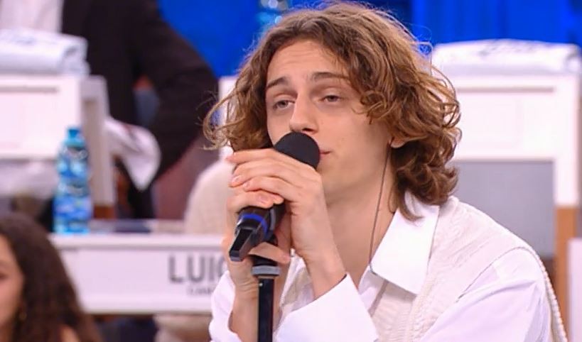 Prima di te, Albe: ascolta il brano inedito del cantante di Amici 2021 (testo e video)