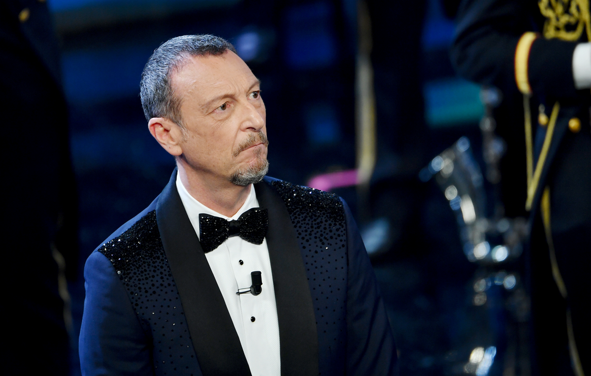 Sanremo 2022, se un Big in gara è positivo al Covid cosa succede? La risposta di Amadeus