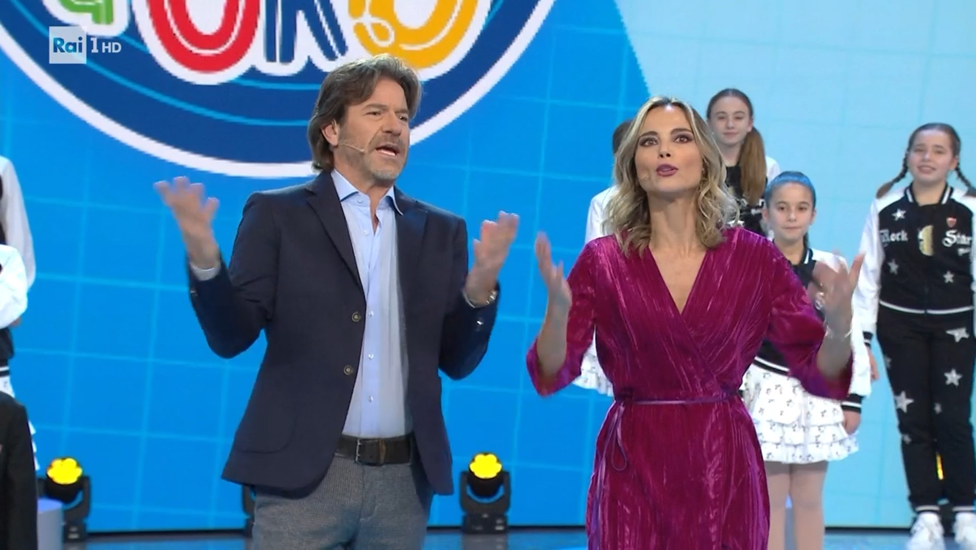 Zecchino d’Oro 2021, a vincere è lo spirito dell’Antoniano. Fialdini e Conticini si mettono (letteralmente) in gioco