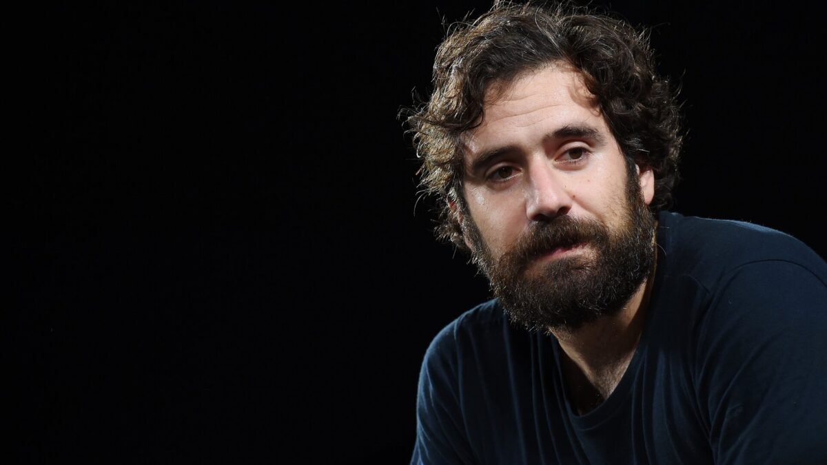 Tommaso Paradiso positivo al Covid-19, il cantante è asintomatico: “Sto bene”