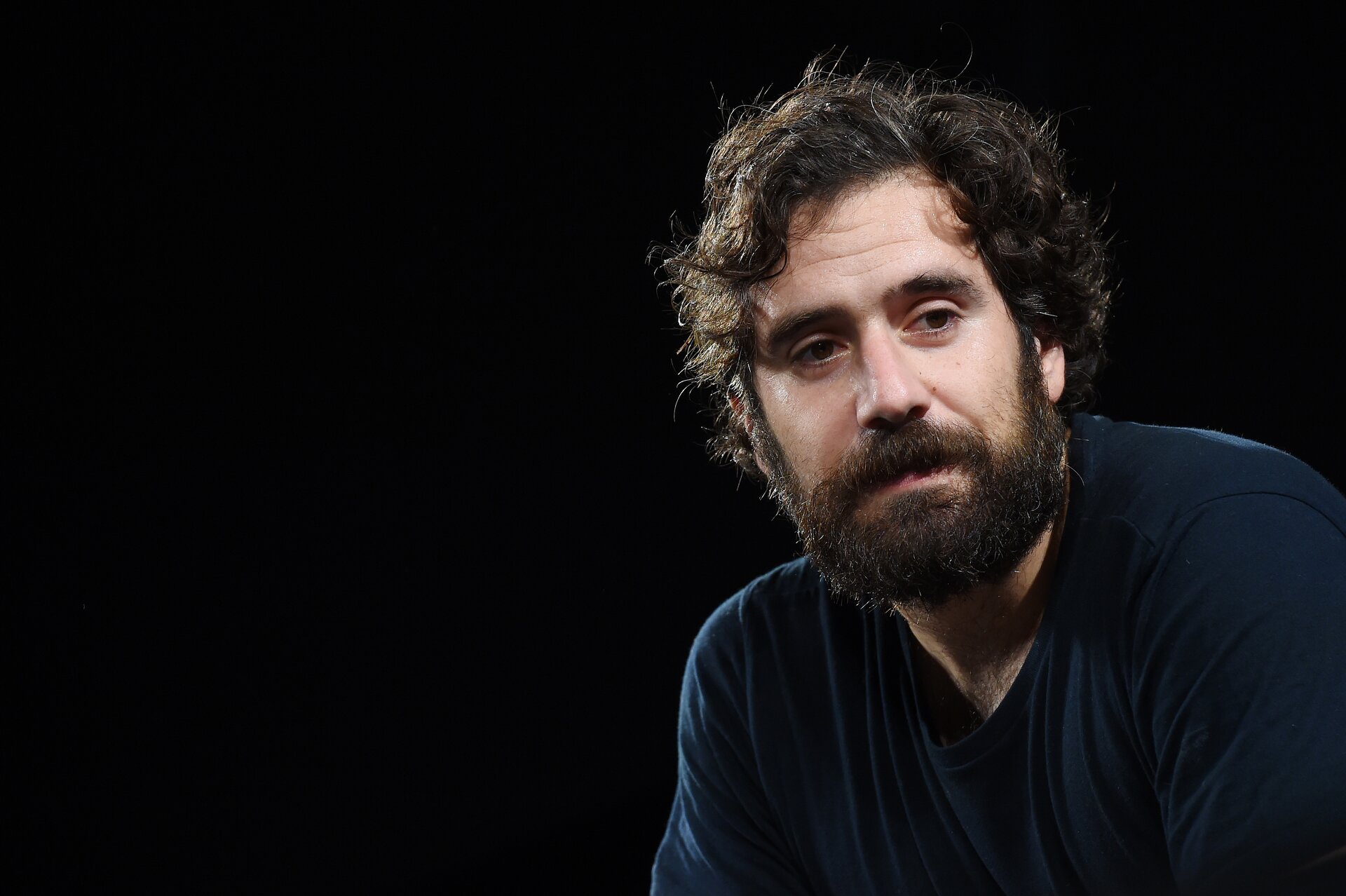 Tommaso Paradiso positivo al Covid-19, il cantante è asintomatico: “Sto bene”