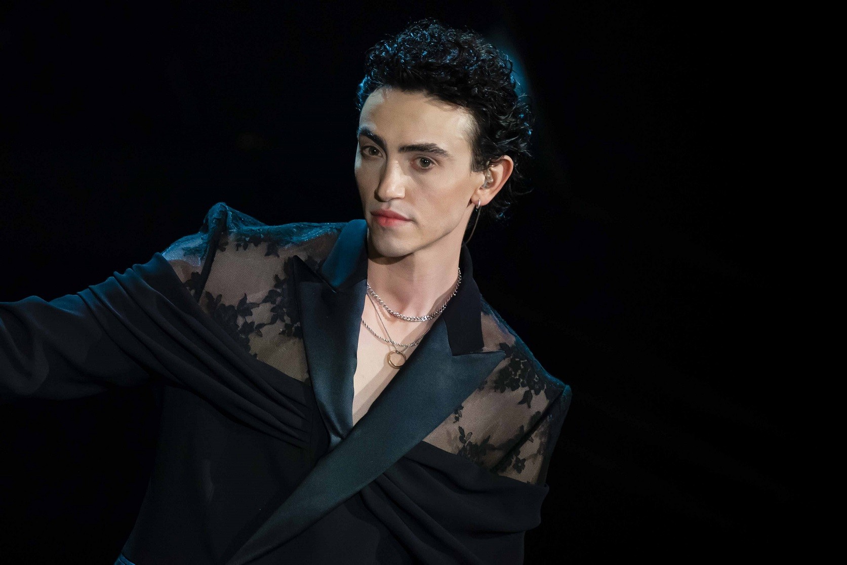 Michele Bravi partecipa a Sanremo 2022 con ‘Inverno dei fiori’