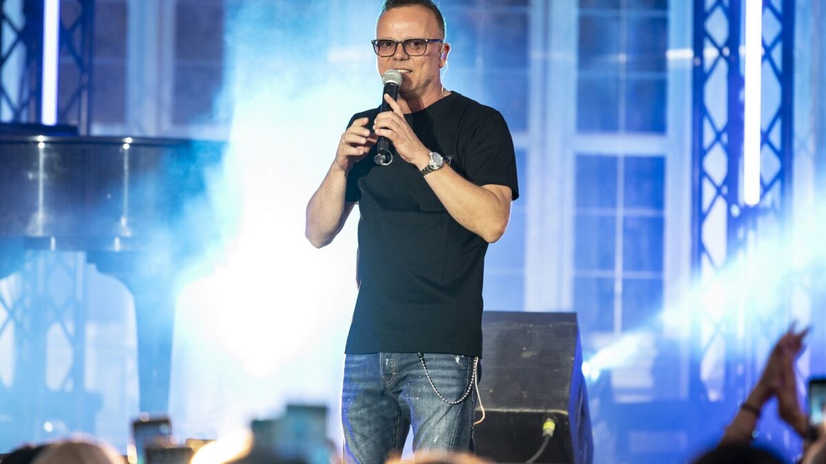 Gigi d’Alessio positivo al Covid-19: salta la presenza a L’anno che verrà per Capodanno 2022
