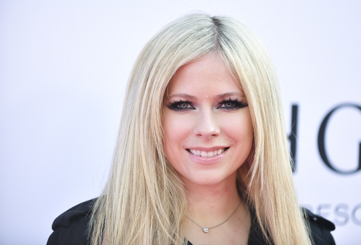 Avril Lavigne parla del nuovo album, di Travis Barker e… Olivia Rodrigo